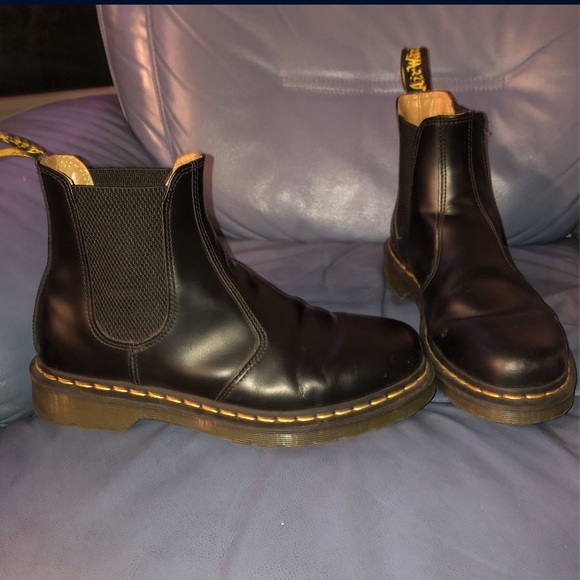 DOC MARTEN boots. - Picture 2 of 6